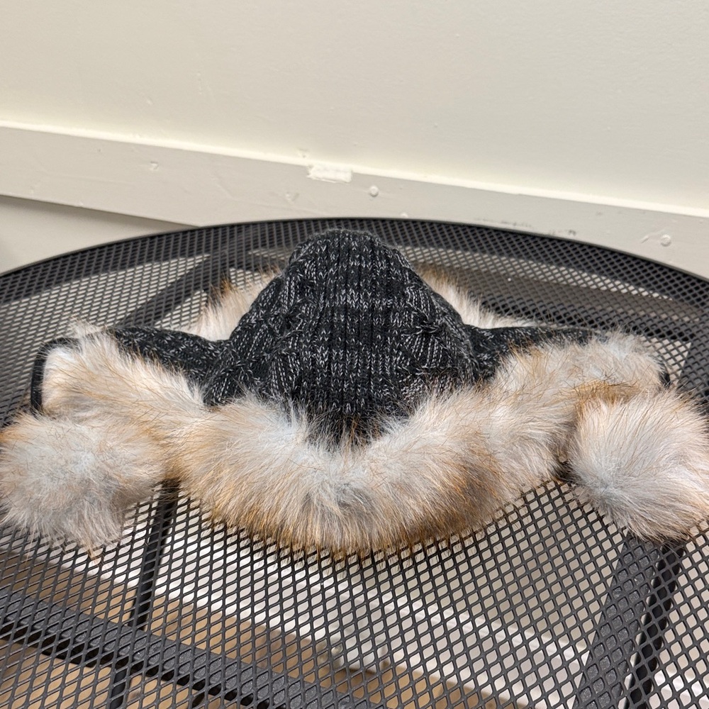Surell Black Knit Hat with Faux Fur Trim - Picture 3 of 8